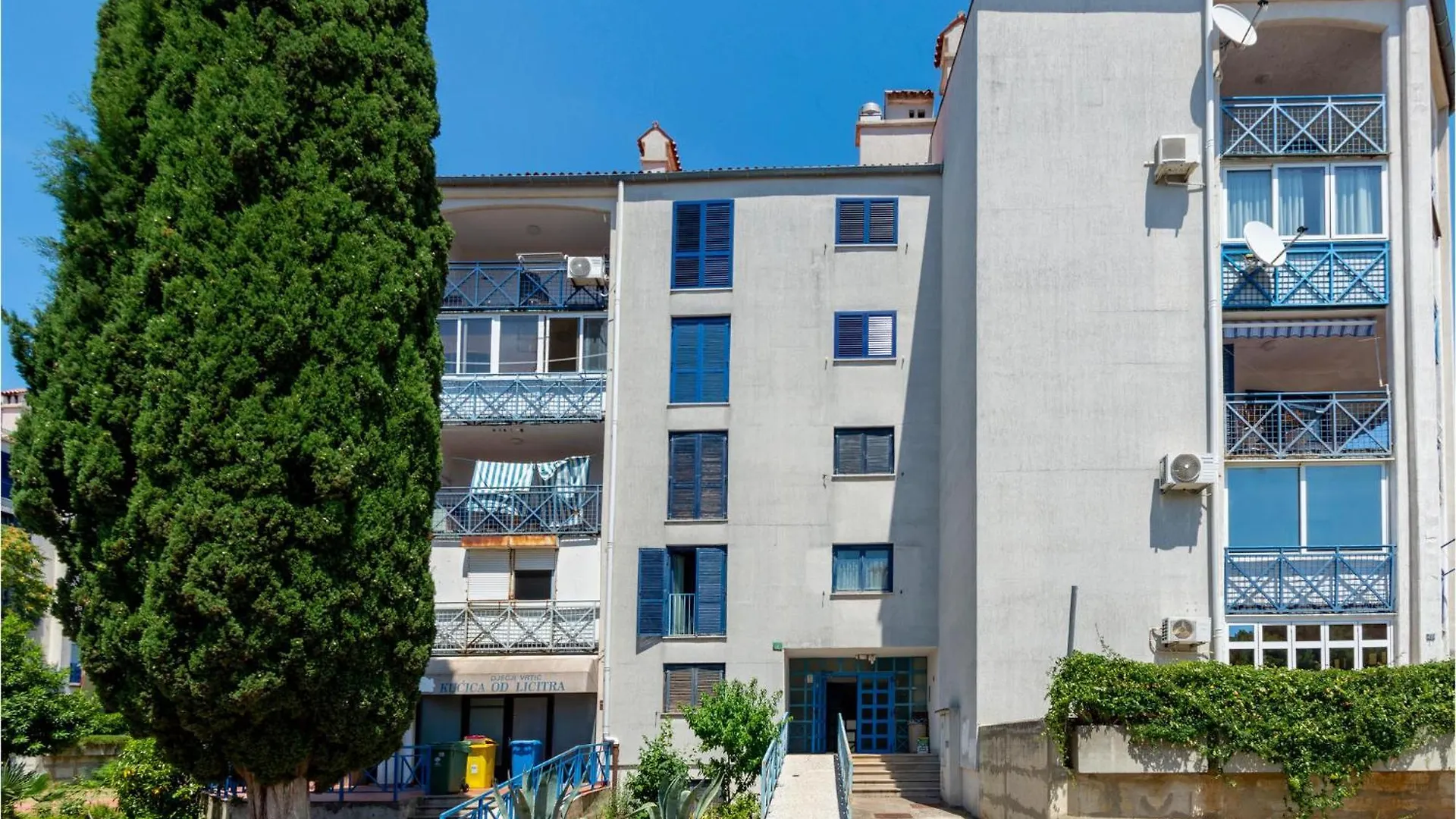 Stunning Apartment In Pula With Kitchen
