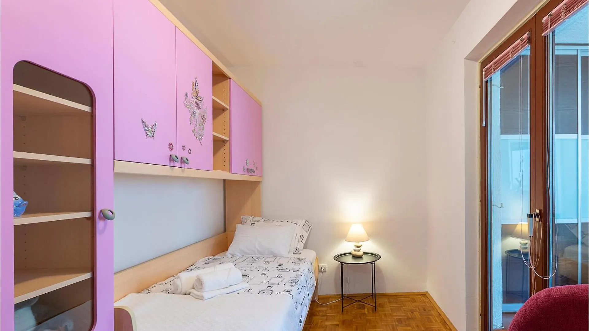 Stunning Apartment In Pula With Kitchen